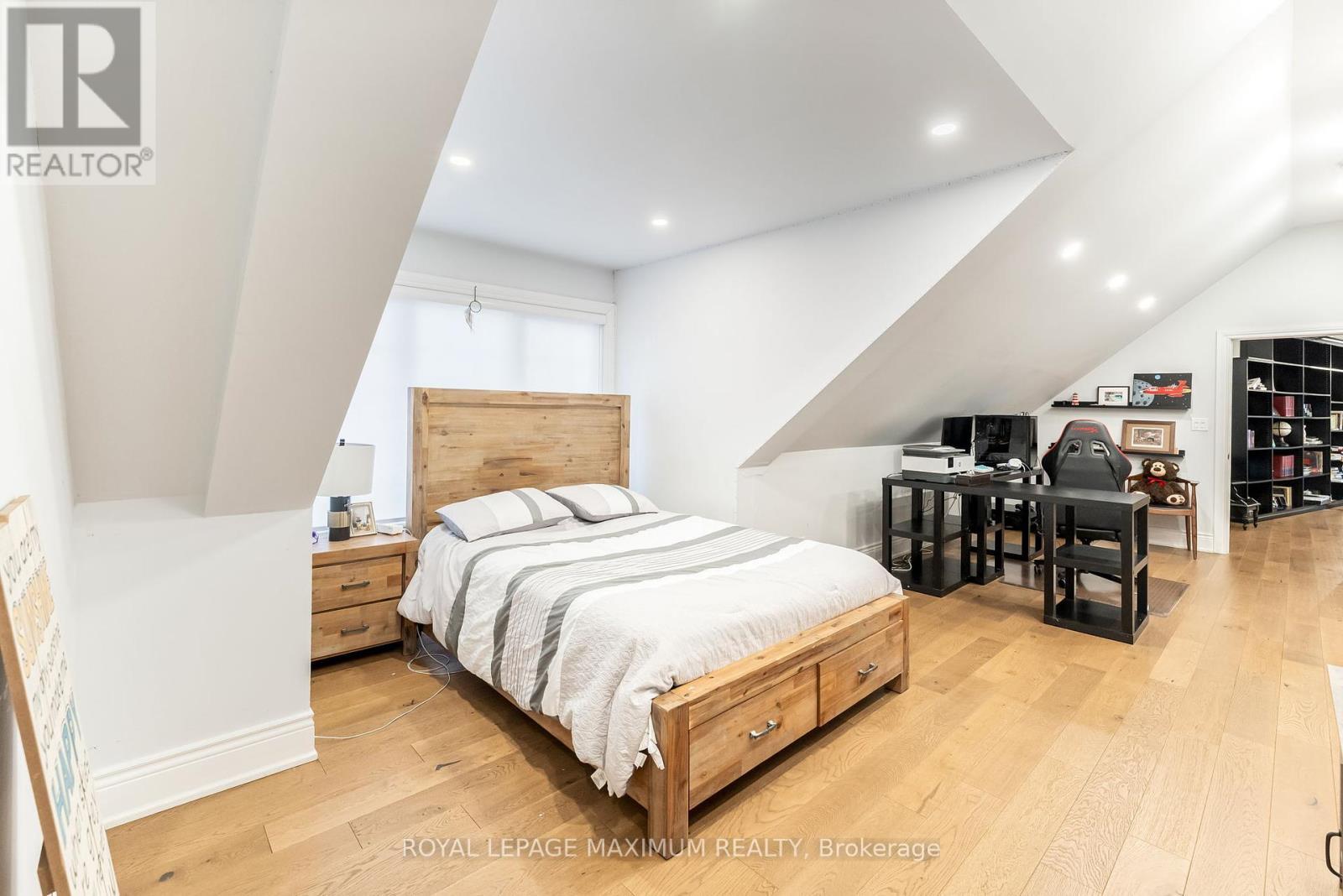 












14 PINE GROVE ROAD

,
Vaughan,




Ontario
L4L2X1

