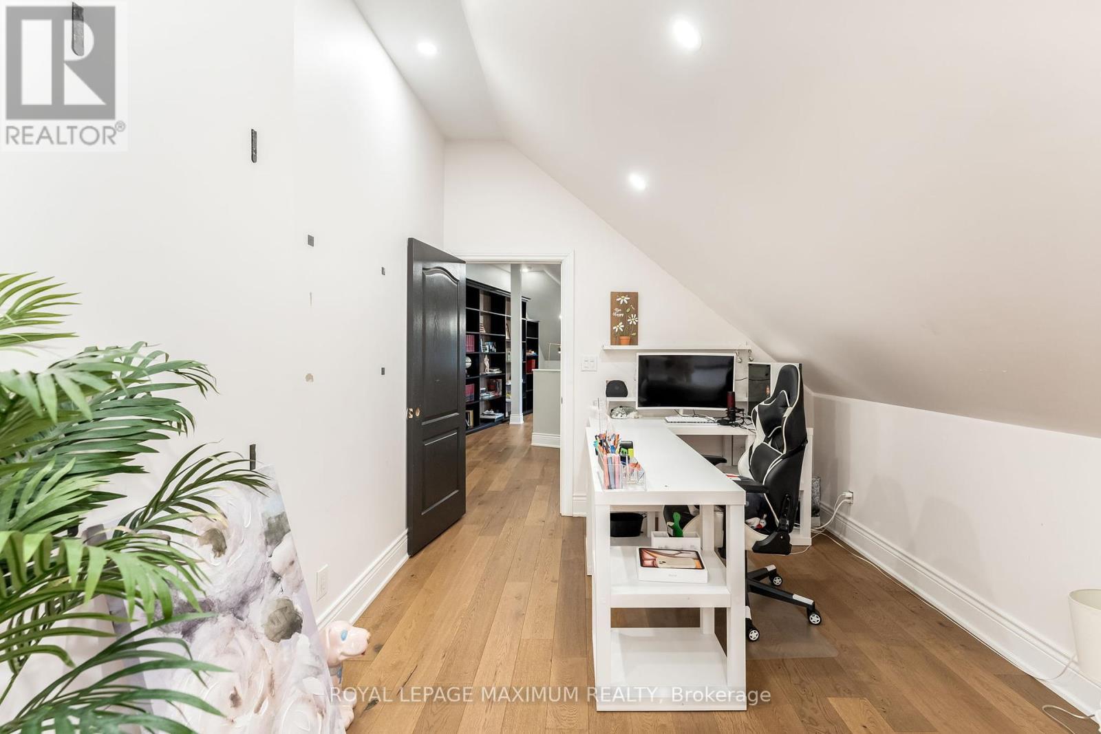 












14 PINE GROVE ROAD

,
Vaughan,




Ontario
L4L2X1

