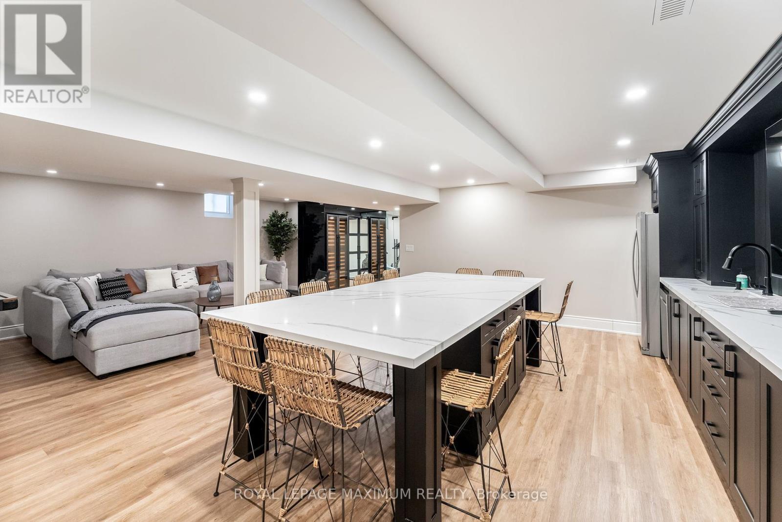 












14 PINE GROVE ROAD

,
Vaughan,




Ontario
L4L2X1

