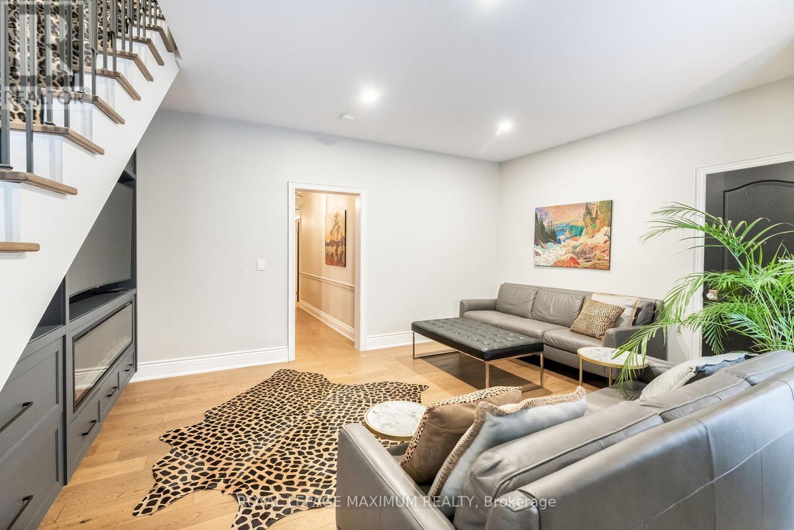 












14 PINE GROVE ROAD

,
Vaughan,




Ontario
L4L2X1

