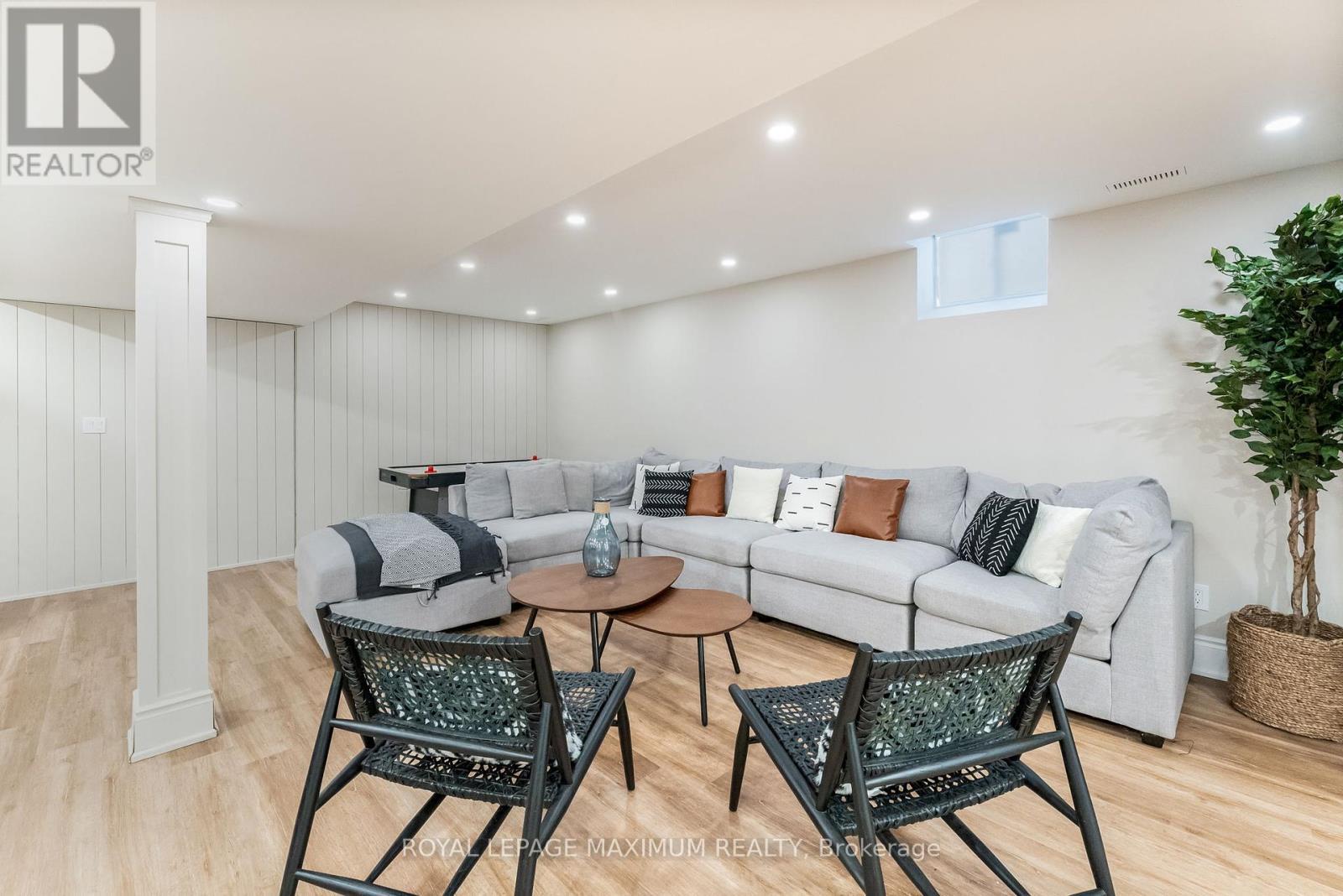 












14 PINE GROVE ROAD

,
Vaughan,




Ontario
L4L2X1

