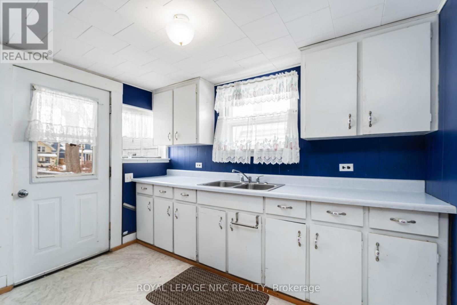 












368 RIDGEWAY ROAD

,
Fort Erie (Crystal Beach),




Ontario
L0S1N0

