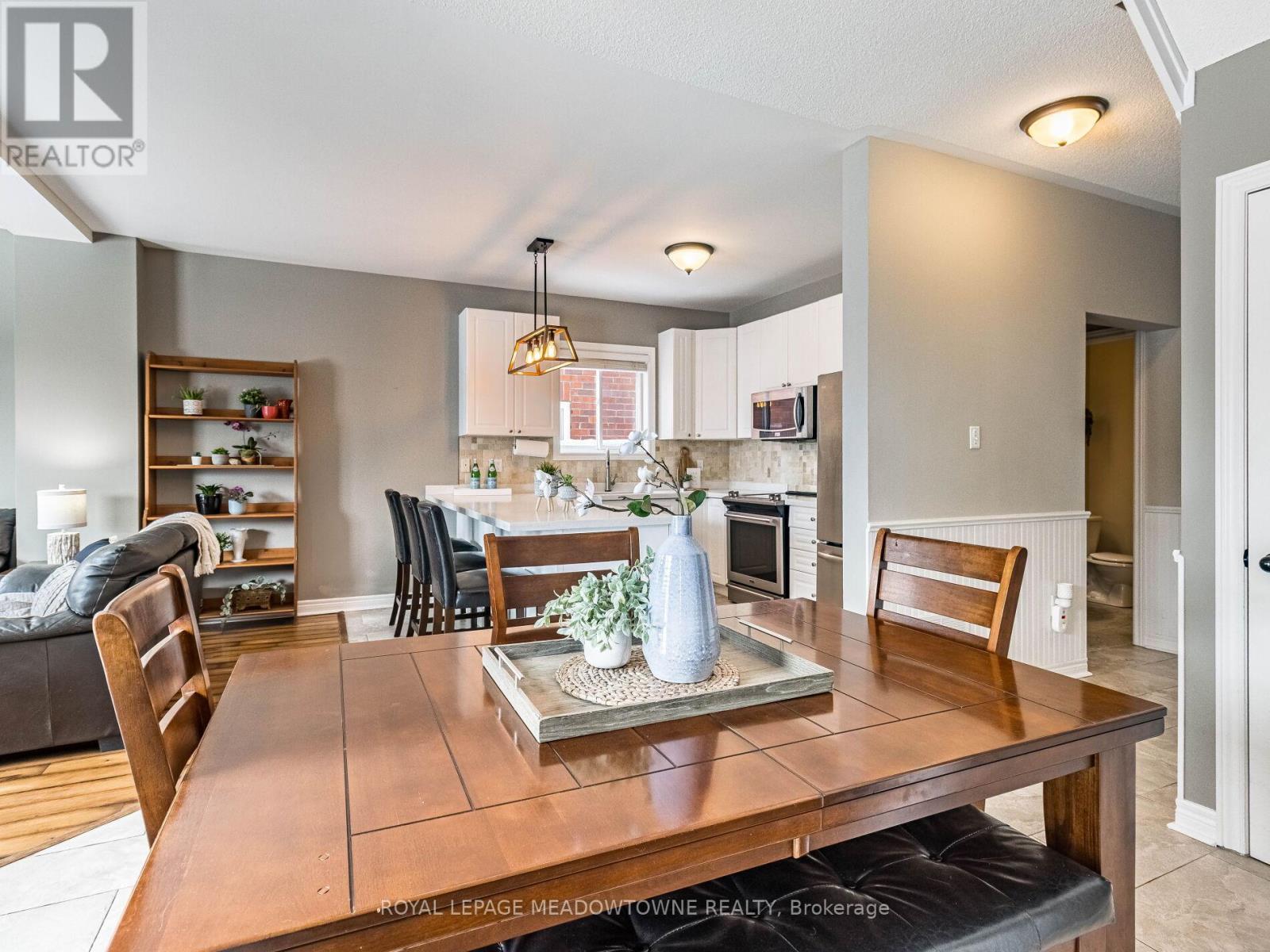 












51 ROBERTSON DAVIES DRIVE

,
Brampton,




Ontario
L7A1K3

