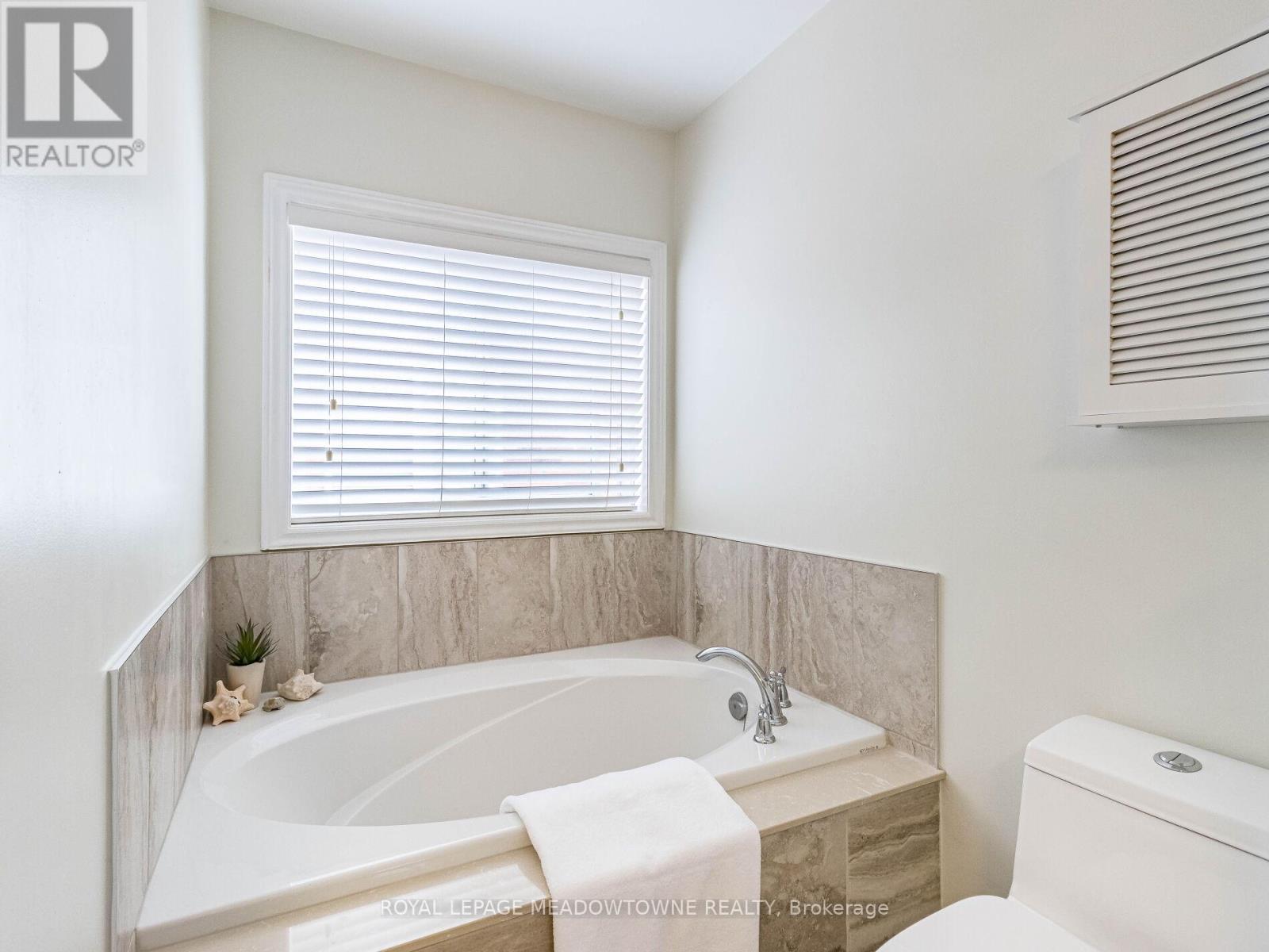 












51 ROBERTSON DAVIES DRIVE

,
Brampton,




Ontario
L7A1K3

