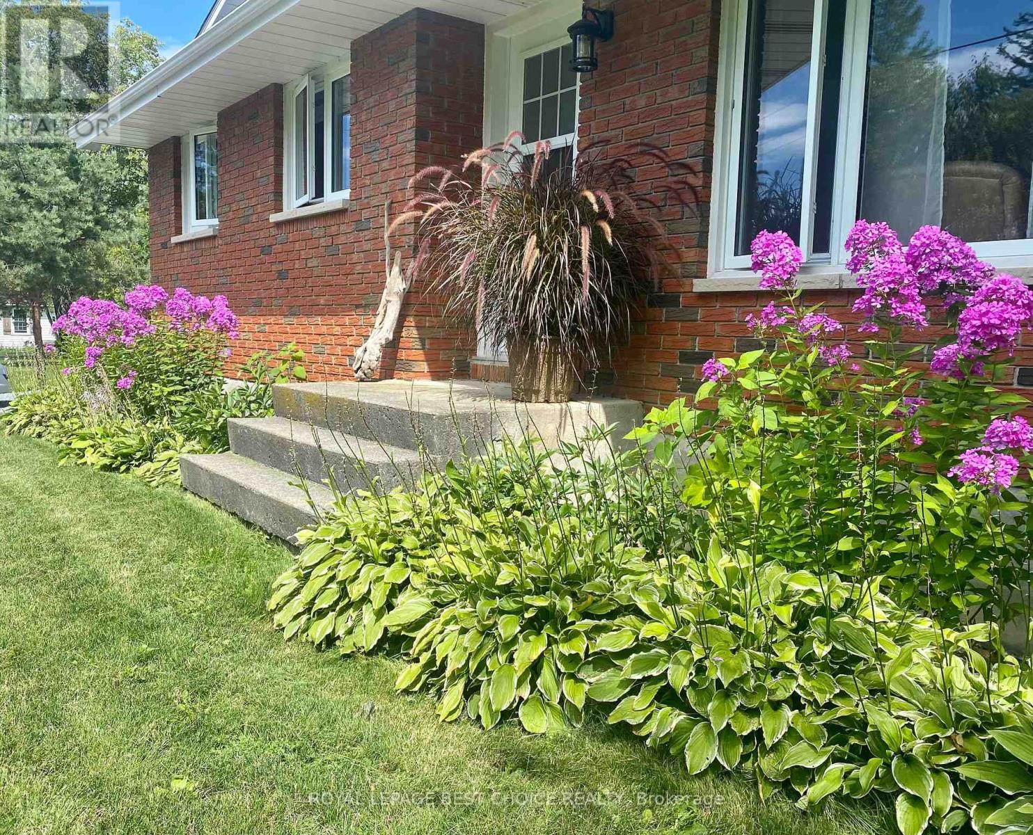 












742247 DAWSON POINT ROAD

,
Temiskaming Shores (New Liskeard),




Ontario
P0J1P0

