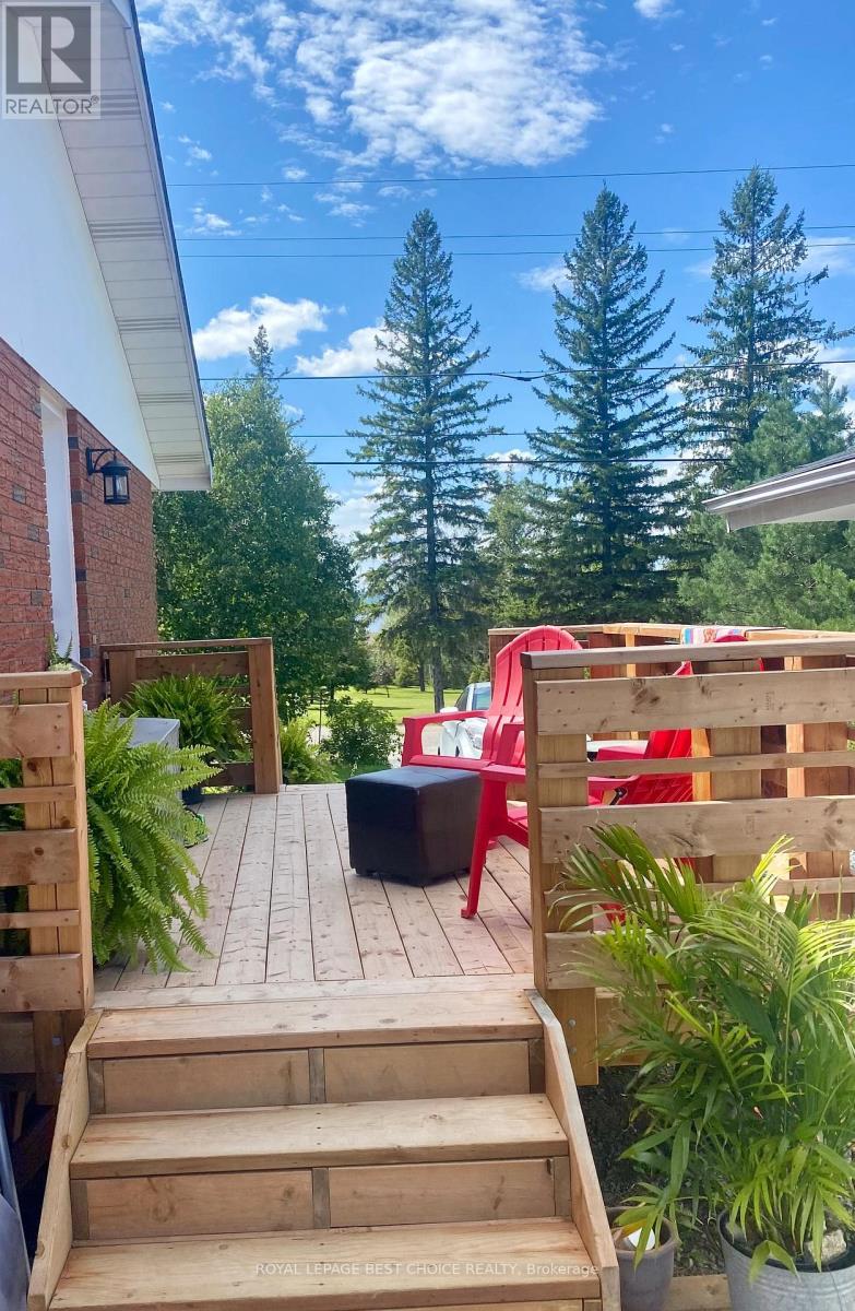 












742247 DAWSON POINT ROAD

,
Temiskaming Shores (New Liskeard),




Ontario
P0J1P0

