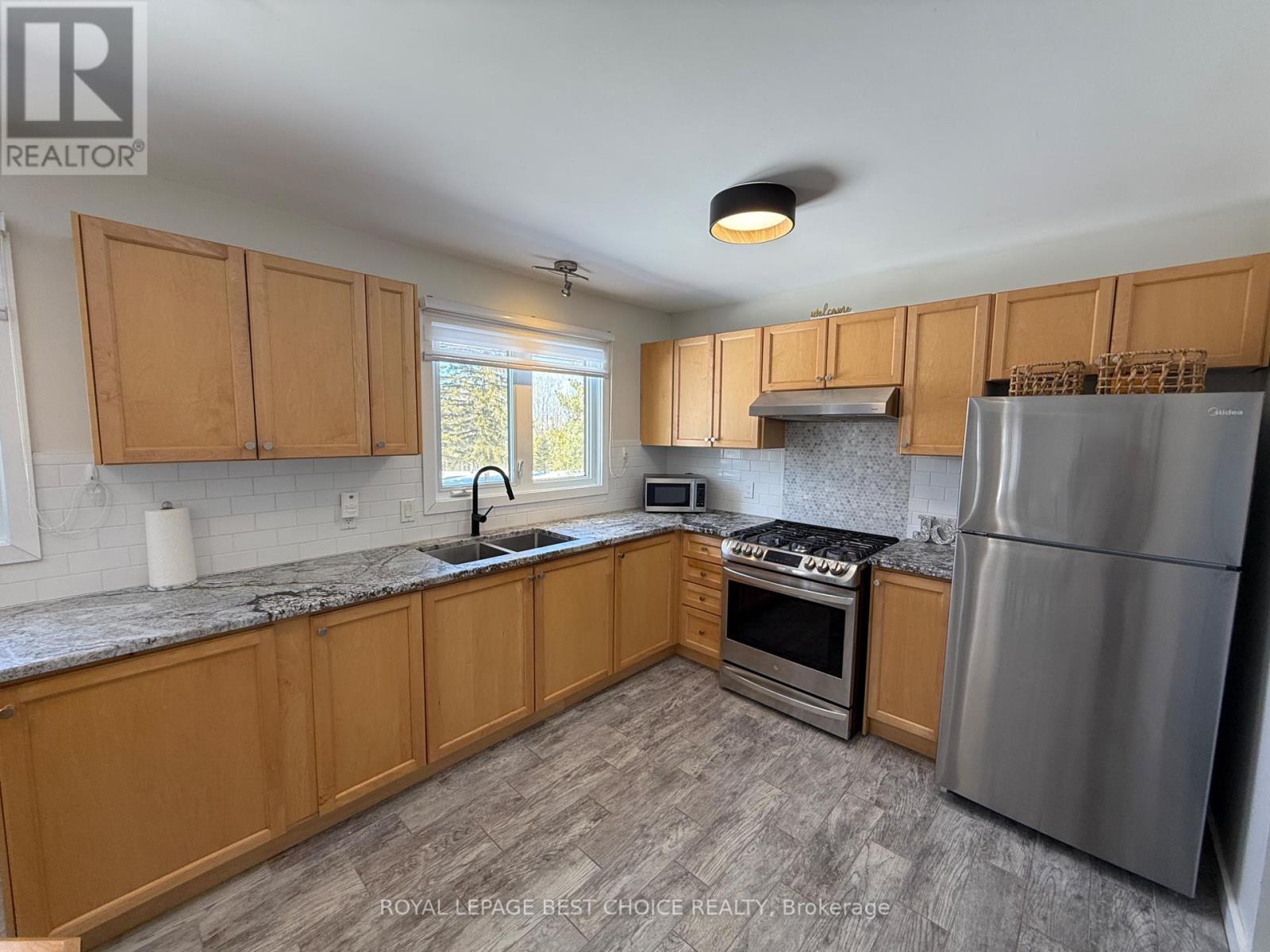 












742247 DAWSON POINT ROAD

,
Temiskaming Shores (New Liskeard),




Ontario
P0J1P0

