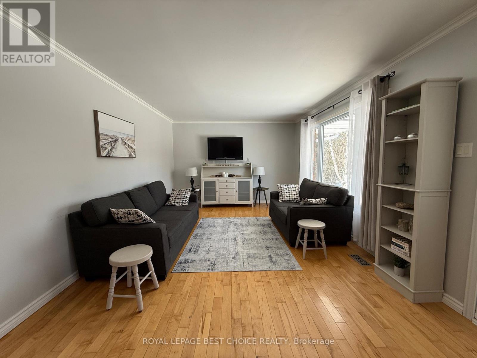 












742247 DAWSON POINT ROAD

,
Temiskaming Shores (New Liskeard),




Ontario
P0J1P0

