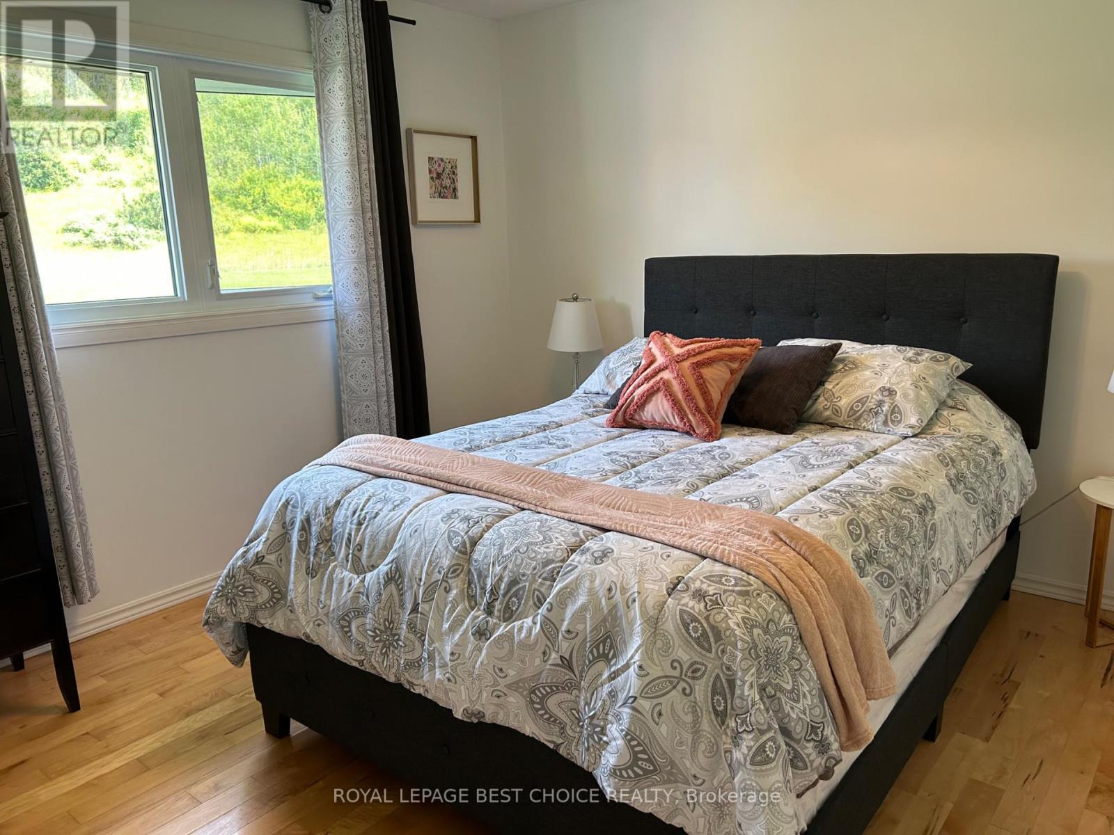 












742247 DAWSON POINT ROAD

,
Temiskaming Shores (New Liskeard),




Ontario
P0J1P0

