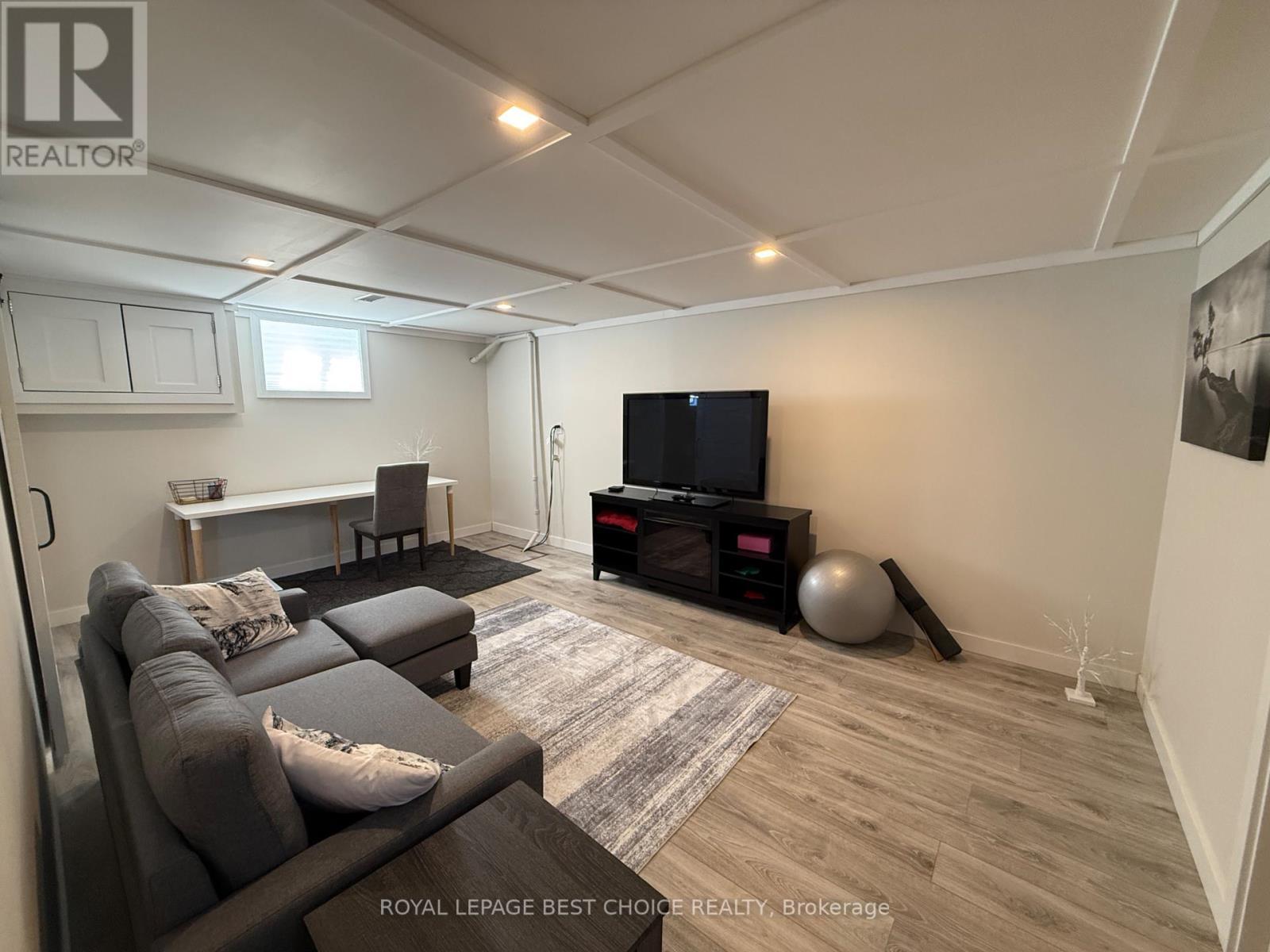 












742247 DAWSON POINT ROAD

,
Temiskaming Shores (New Liskeard),




Ontario
P0J1P0

