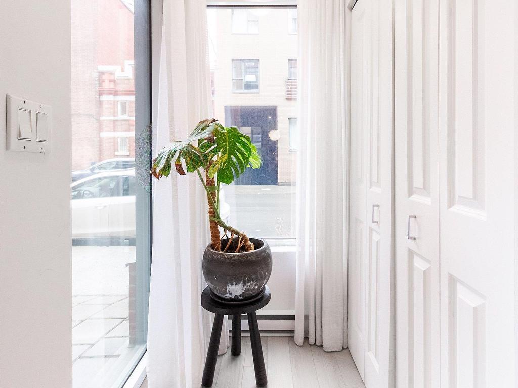 









1248


Av. de l'Hôtel-de-Ville

, 120,
Montréal (Ville-Marie),




QC
H2X3A9

