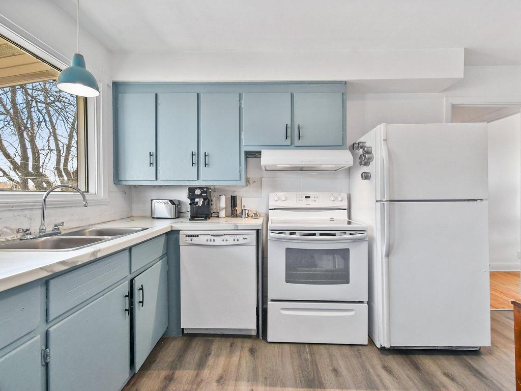 









125Z

 - 127Z


Av. Brien

,
Laval (Laval-des-Rapides),




QC
H7N3M2

