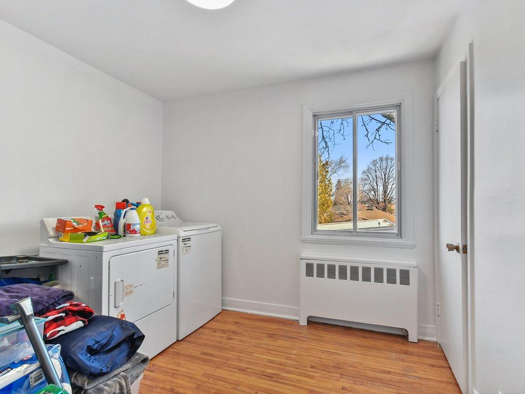 









125Z

 - 127Z


Av. Brien

,
Laval (Laval-des-Rapides),




QC
H7N3M2

