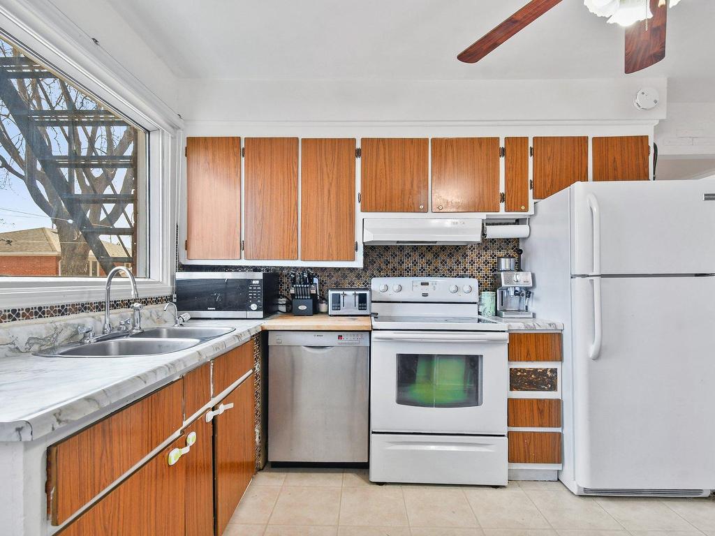 









125Z

 - 127Z


Av. Brien

,
Laval (Laval-des-Rapides),




QC
H7N3M2


