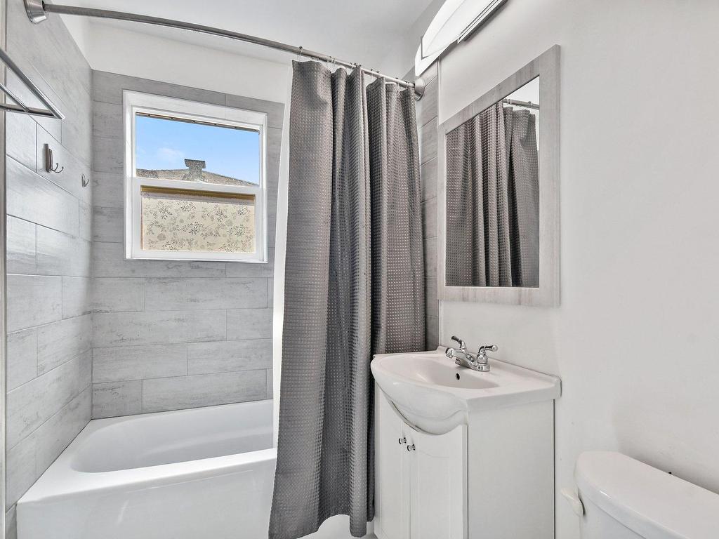 









125Z

 - 127Z


Av. Brien

,
Laval (Laval-des-Rapides),




QC
H7N3M2

