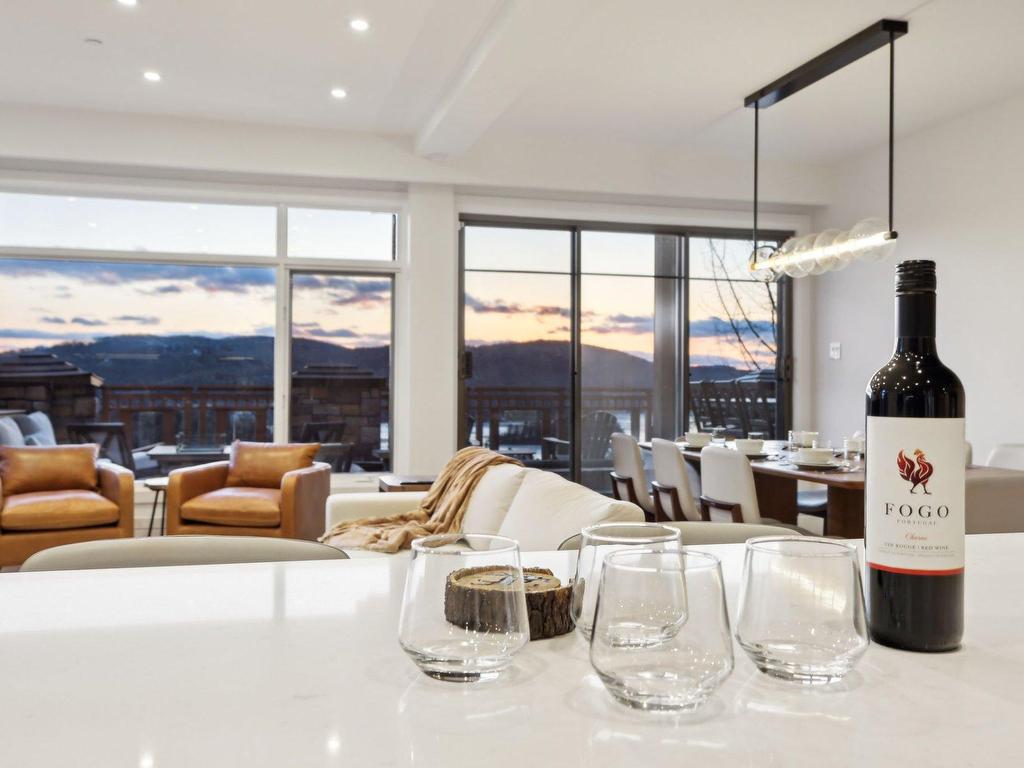 









168


Ch. au Pied-de-la-Montagne

, 4,
Mont-Tremblant,




QC
J8E3M2

