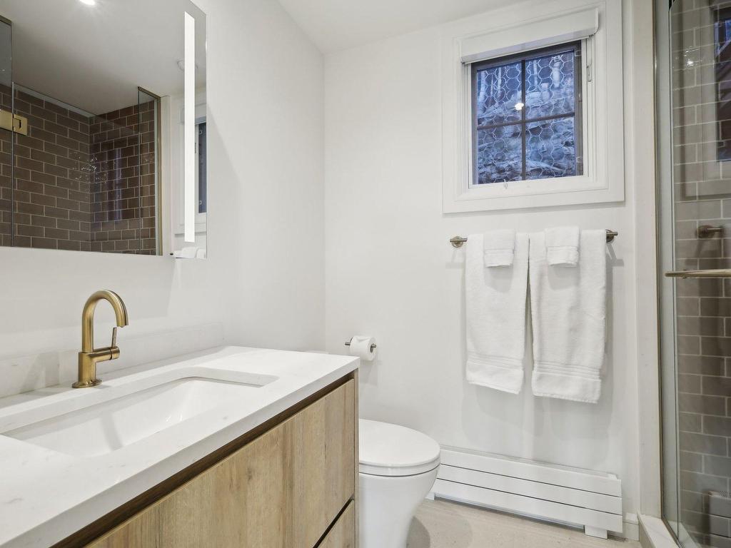 









168


Ch. au Pied-de-la-Montagne

, 4,
Mont-Tremblant,




QC
J8E3M2

