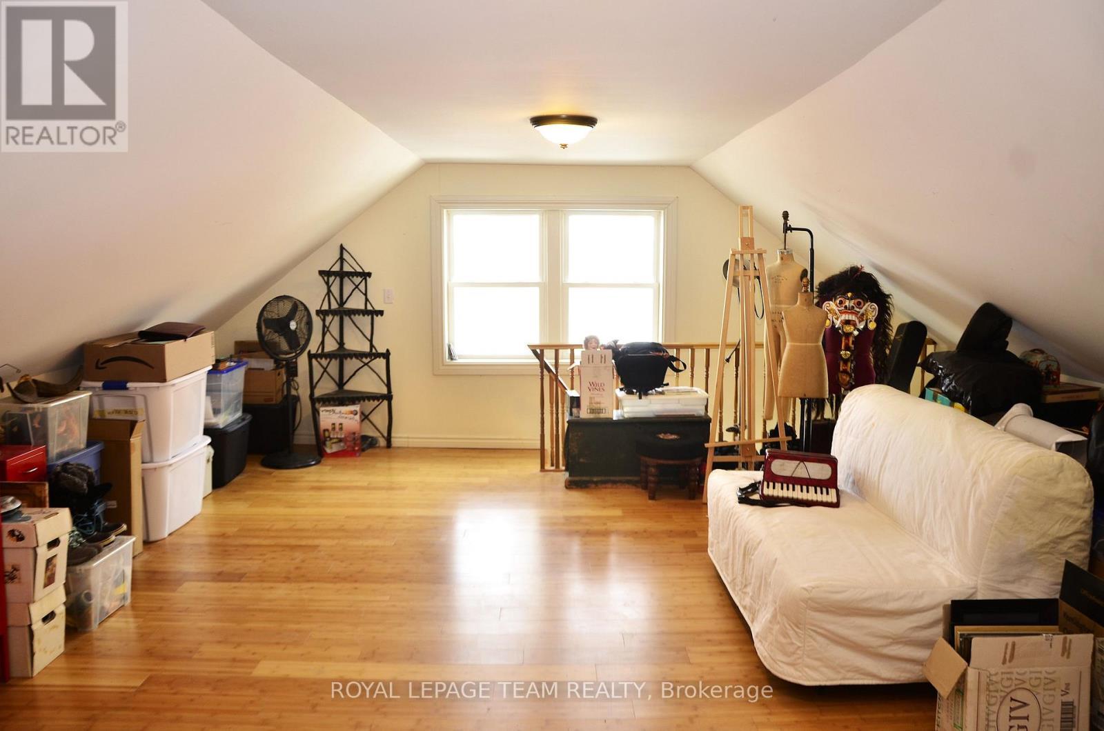 












804 COUNTY RD 2 ROAD W

,
Edwardsburgh/Cardinal,




Ontario
K0E1E0

