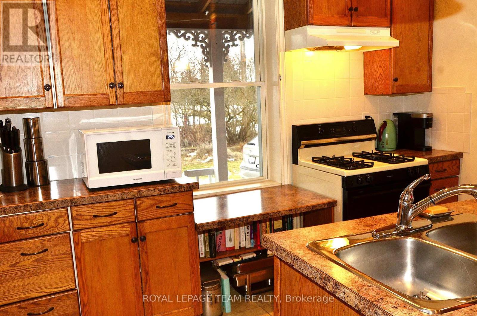 












804 COUNTY RD 2 ROAD W

,
Edwardsburgh/Cardinal,




Ontario
K0E1E0

