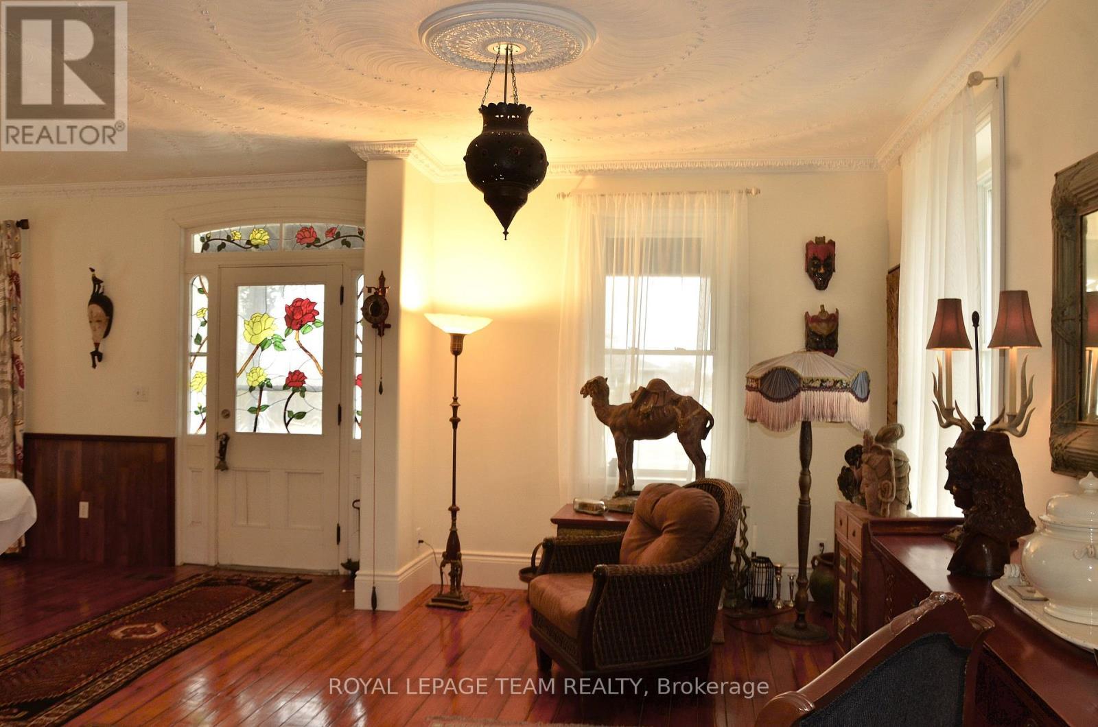 












804 COUNTY RD 2 ROAD W

,
Edwardsburgh/Cardinal,




Ontario
K0E1E0

