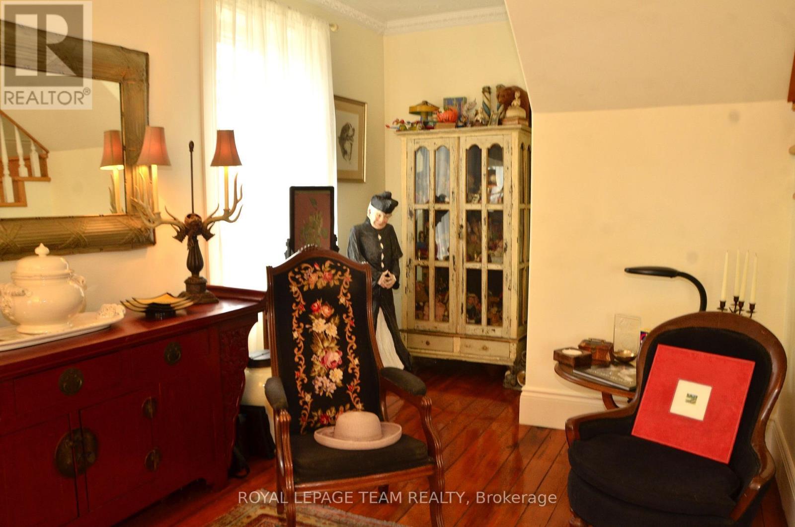 












804 COUNTY RD 2 ROAD W

,
Edwardsburgh/Cardinal,




Ontario
K0E1E0

