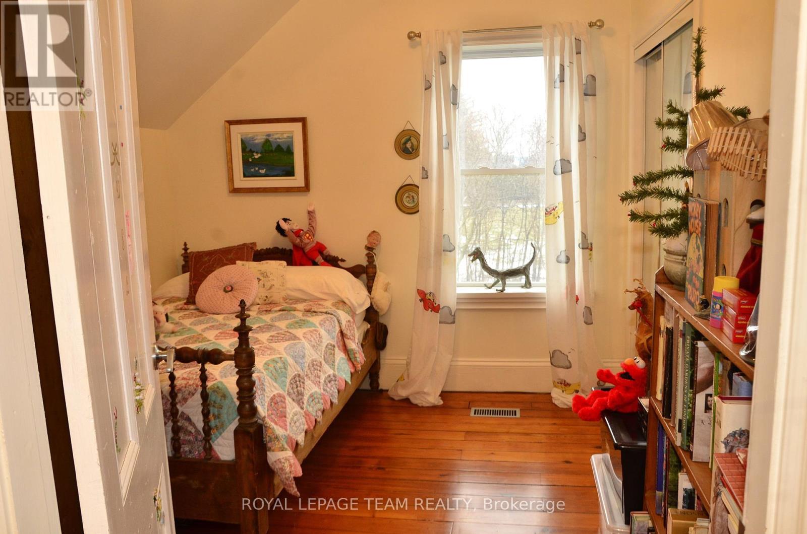 












804 COUNTY RD 2 ROAD W

,
Edwardsburgh/Cardinal,




Ontario
K0E1E0

