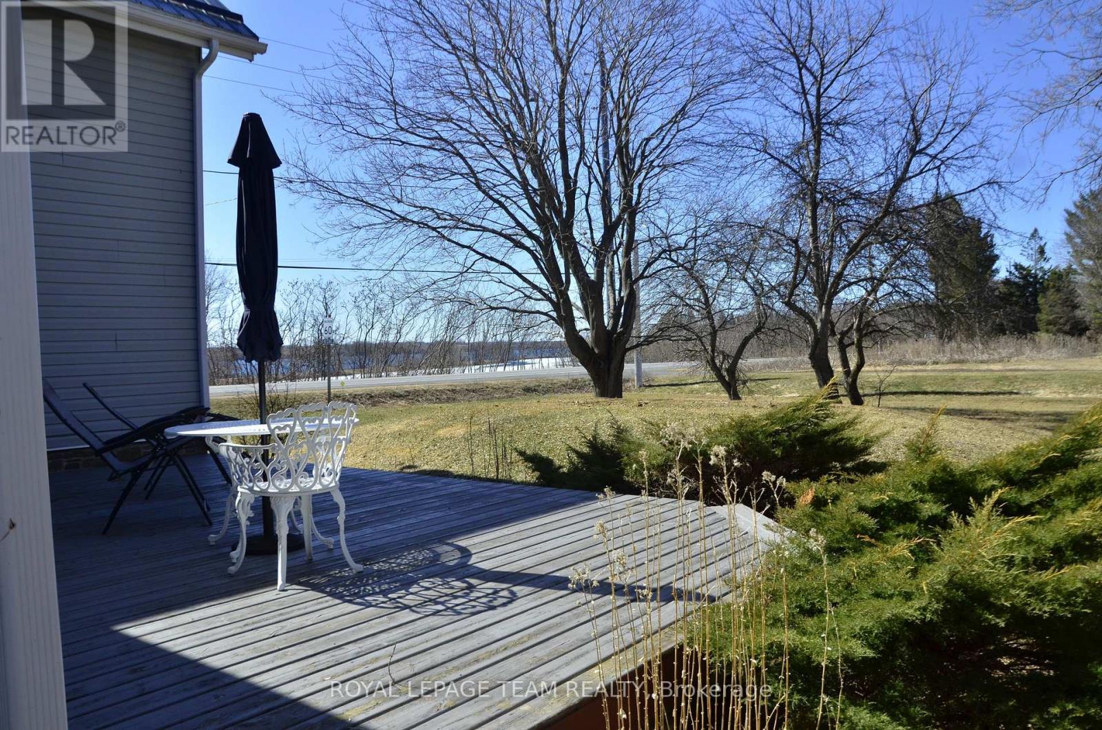 












804 COUNTY RD 2 ROAD W

,
Edwardsburgh/Cardinal,




Ontario
K0E1E0

