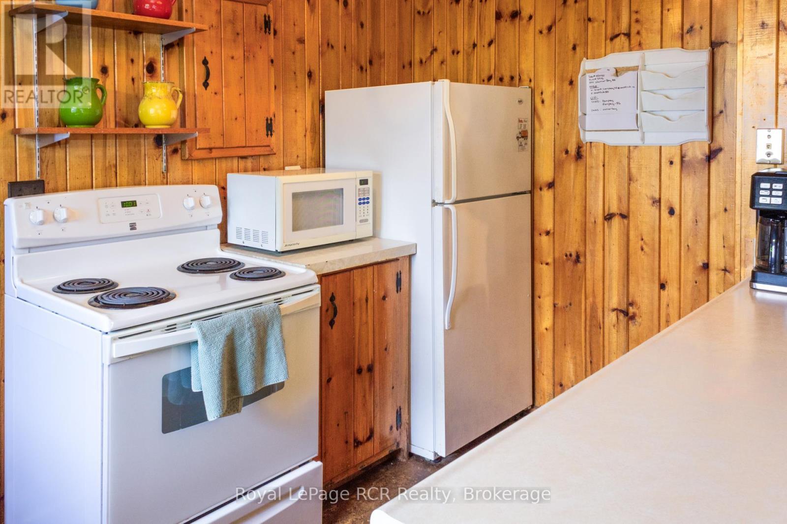 












594 WARNER BAY ROAD

,
Northern Bruce Peninsula,




Ontario
N0H2R0

