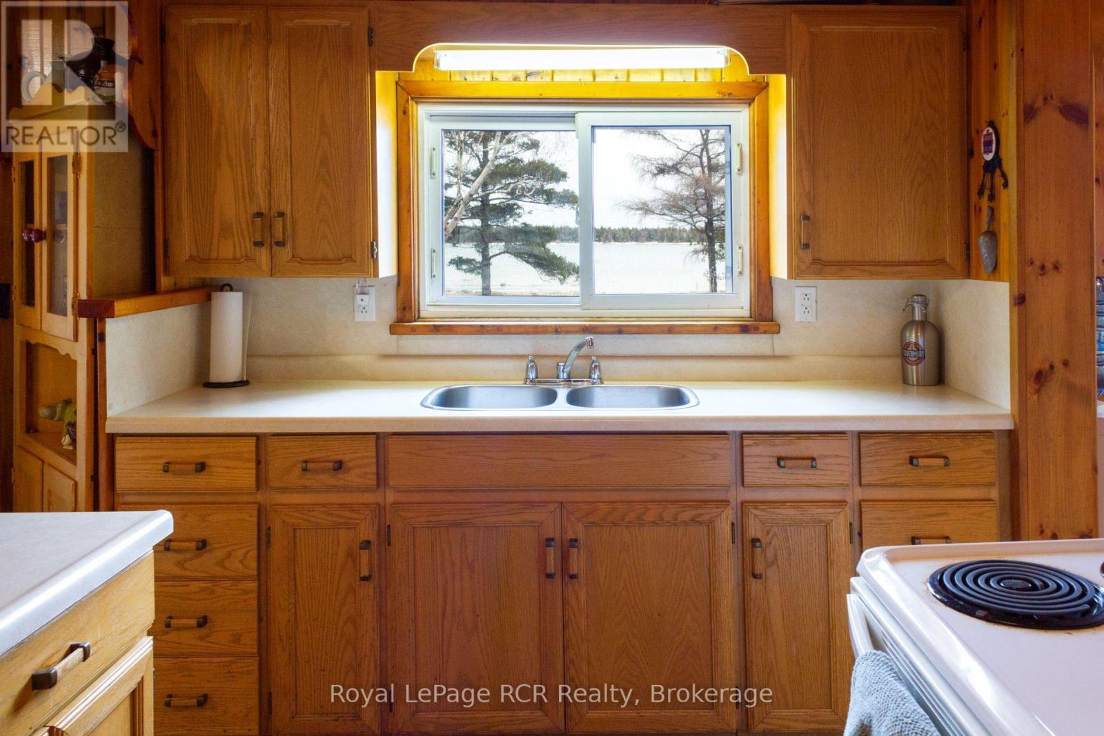 












594 WARNER BAY ROAD

,
Northern Bruce Peninsula,




Ontario
N0H2R0

