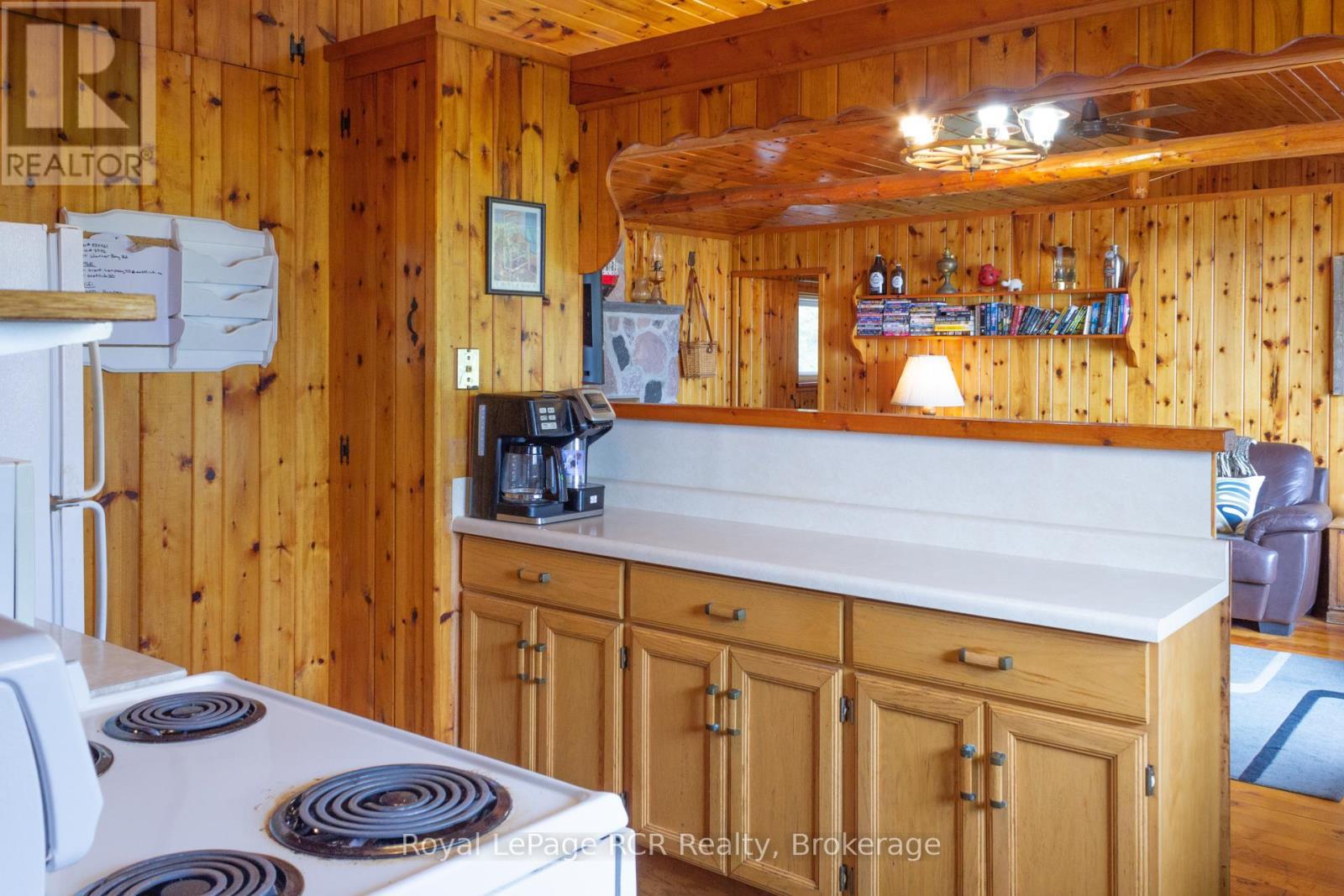 












594 WARNER BAY ROAD

,
Northern Bruce Peninsula,




Ontario
N0H2R0

