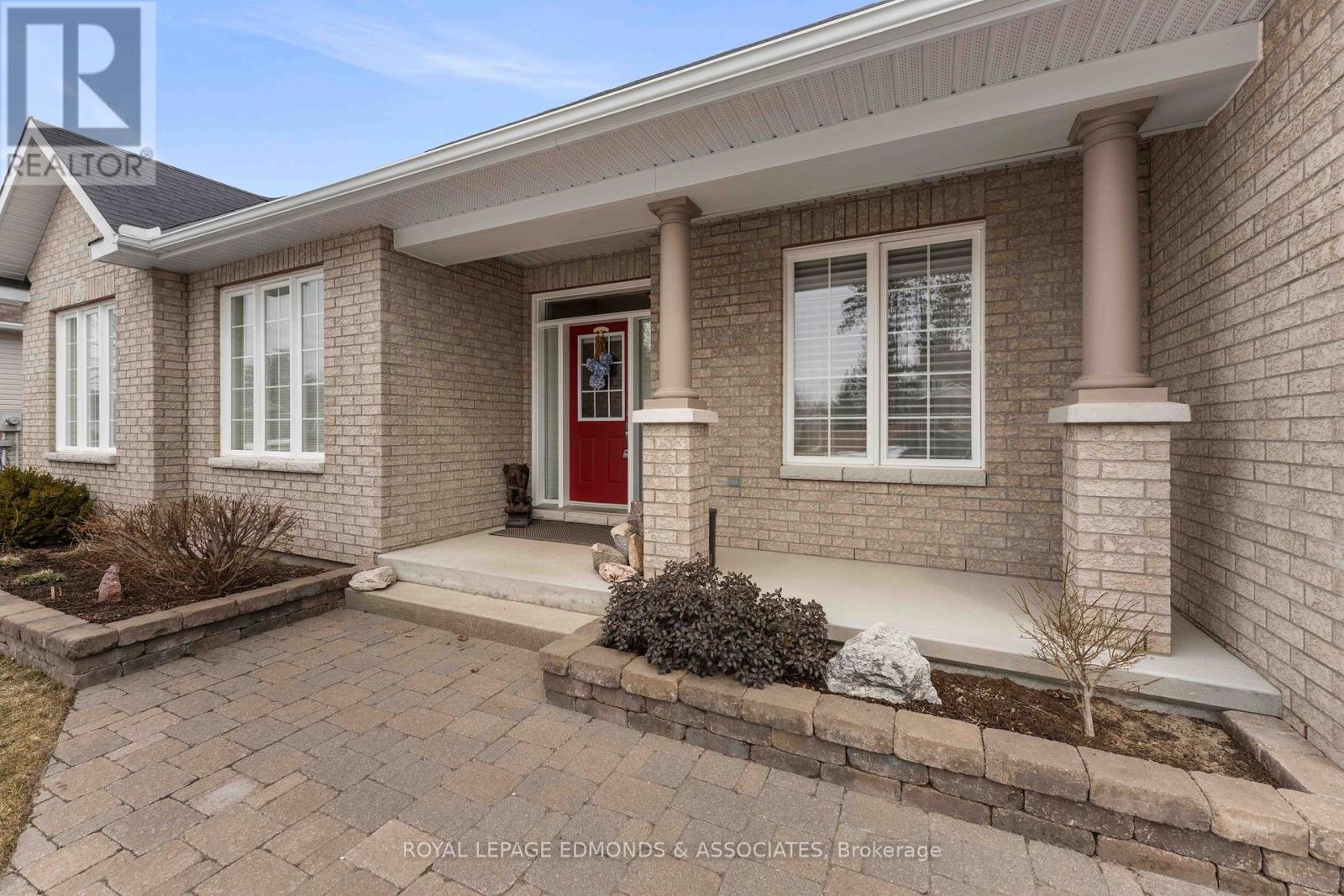 












31 BEDARD BOULEVARD

,
Petawawa,




Ontario
K8H0B7

