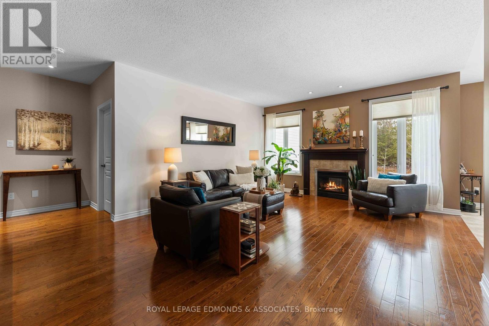 












31 BEDARD BOULEVARD

,
Petawawa,




Ontario
K8H0B7

