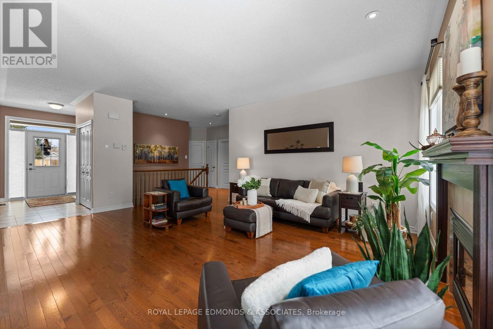 












31 BEDARD BOULEVARD

,
Petawawa,




Ontario
K8H0B7

