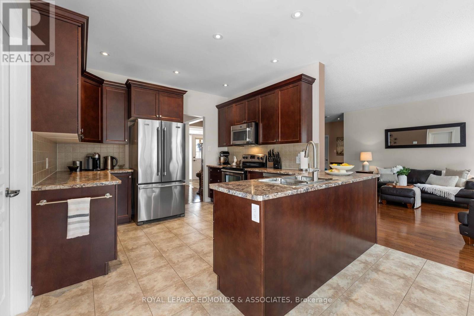 












31 BEDARD BOULEVARD

,
Petawawa,




Ontario
K8H0B7

