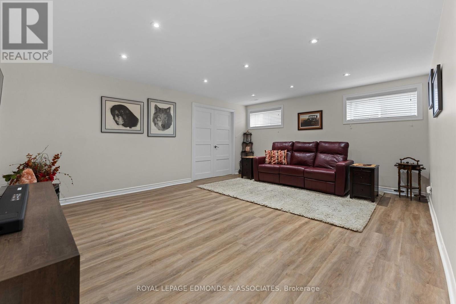 












31 BEDARD BOULEVARD

,
Petawawa,




Ontario
K8H0B7

