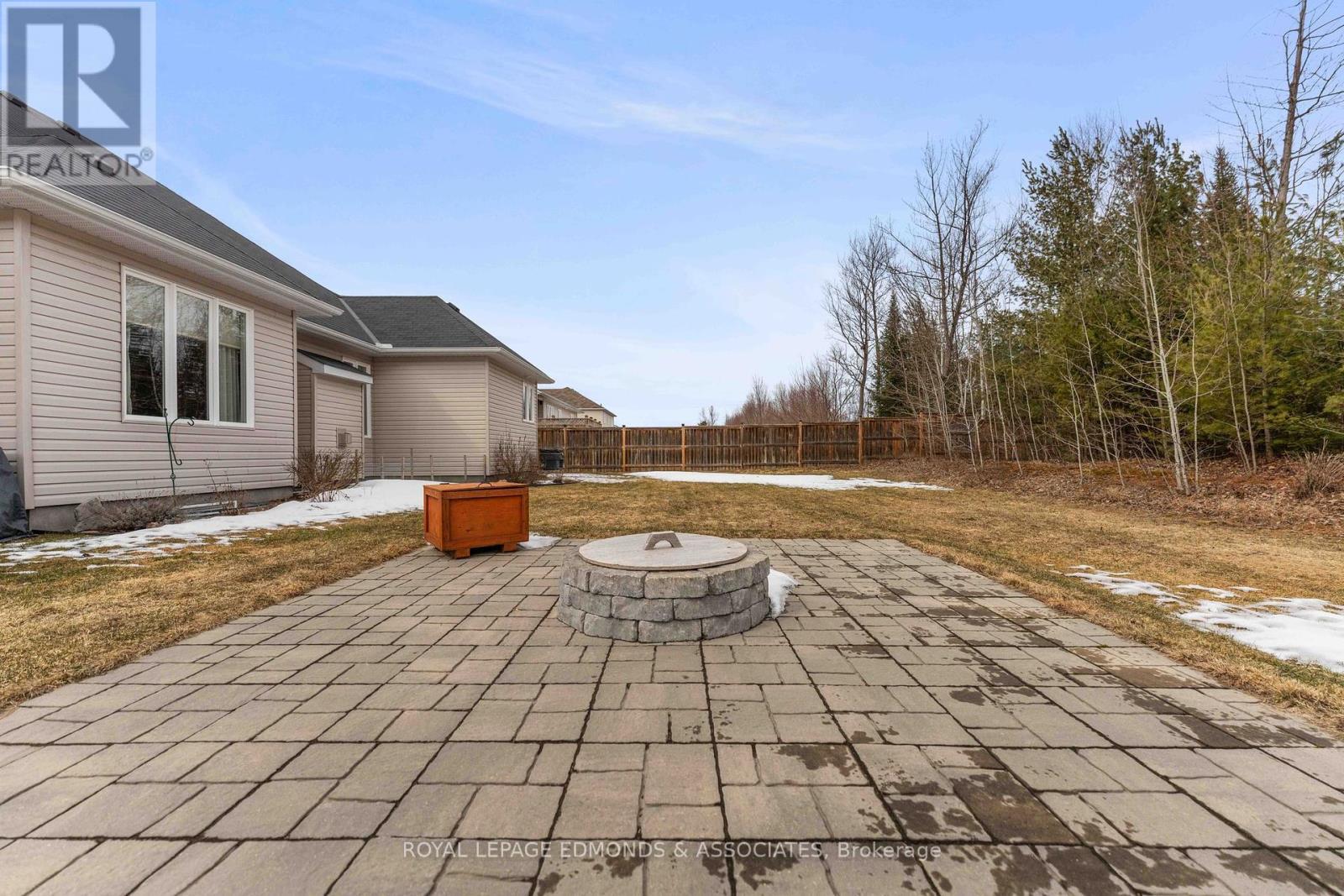 












31 BEDARD BOULEVARD

,
Petawawa,




Ontario
K8H0B7

