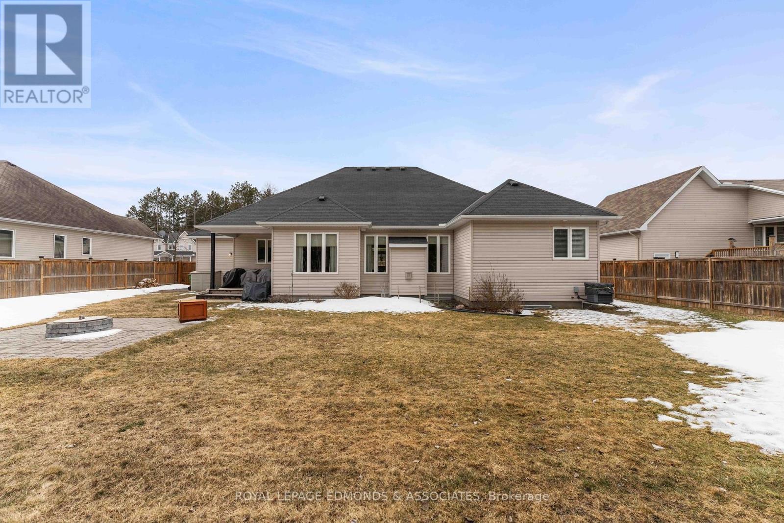 












31 BEDARD BOULEVARD

,
Petawawa,




Ontario
K8H0B7

