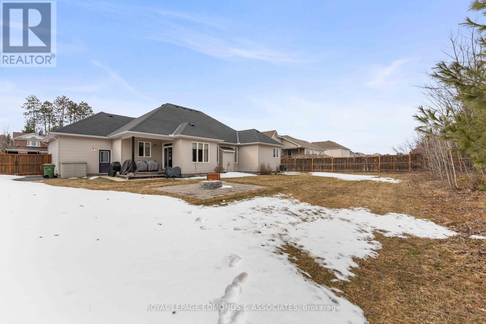 












31 BEDARD BOULEVARD

,
Petawawa,




Ontario
K8H0B7


