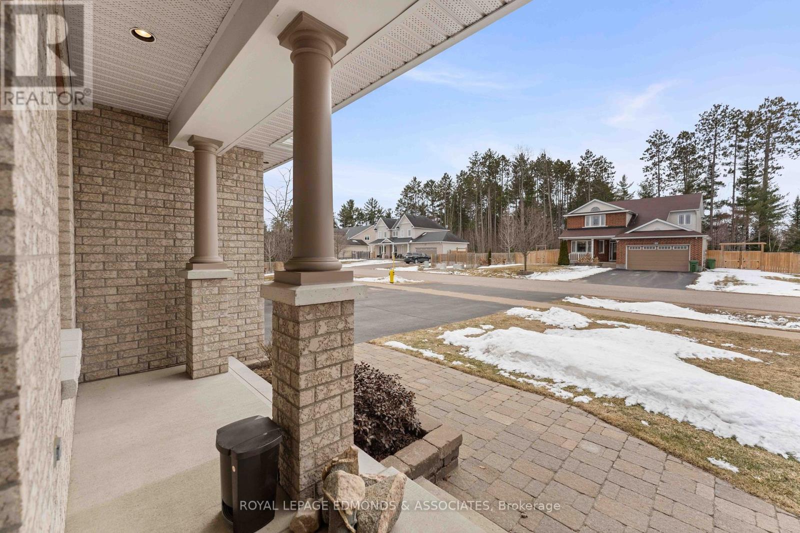 












31 BEDARD BOULEVARD

,
Petawawa,




Ontario
K8H0B7

