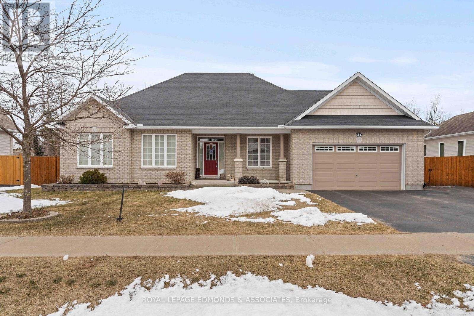












31 BEDARD BOULEVARD

,
Petawawa,




Ontario
K8H0B7

