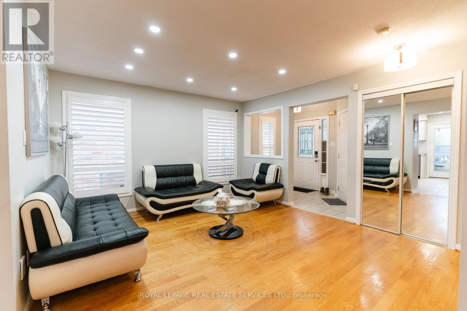 












1339 DUVAL DRIVE

,
Mississauga,




Ontario
L5V2W5

