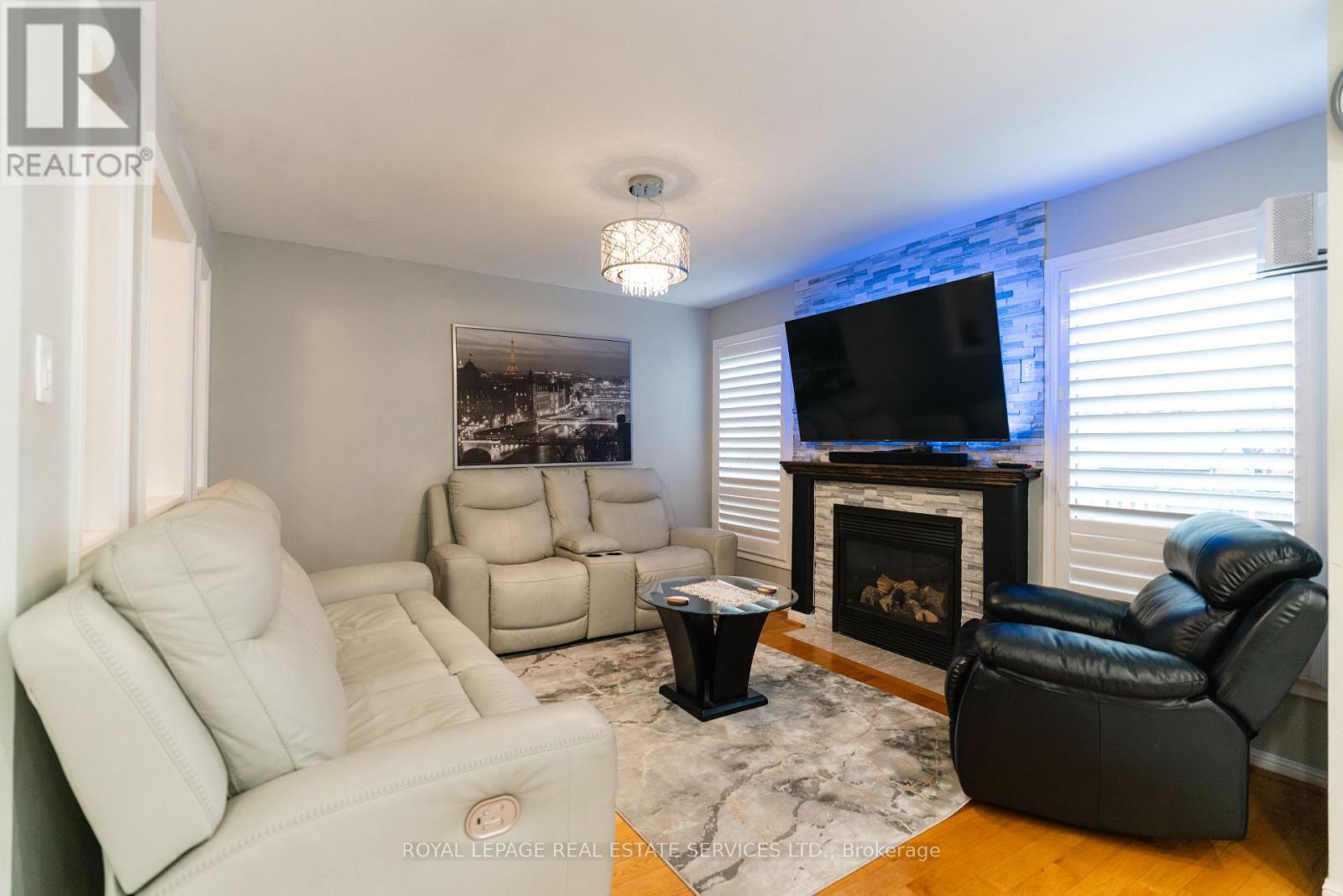 












1339 DUVAL DRIVE

,
Mississauga,




Ontario
L5V2W5


