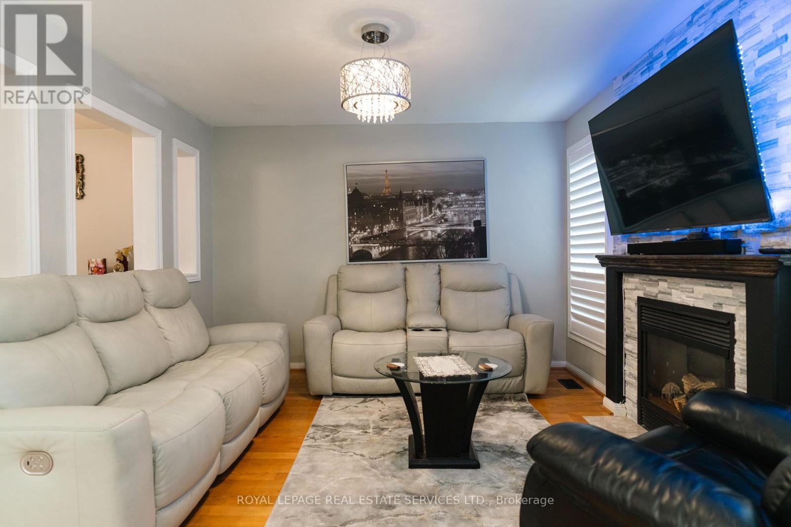 












1339 DUVAL DRIVE

,
Mississauga,




Ontario
L5V2W5

