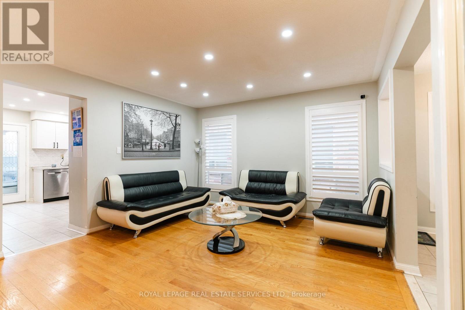 












1339 DUVAL DRIVE

,
Mississauga,




Ontario
L5V2W5

