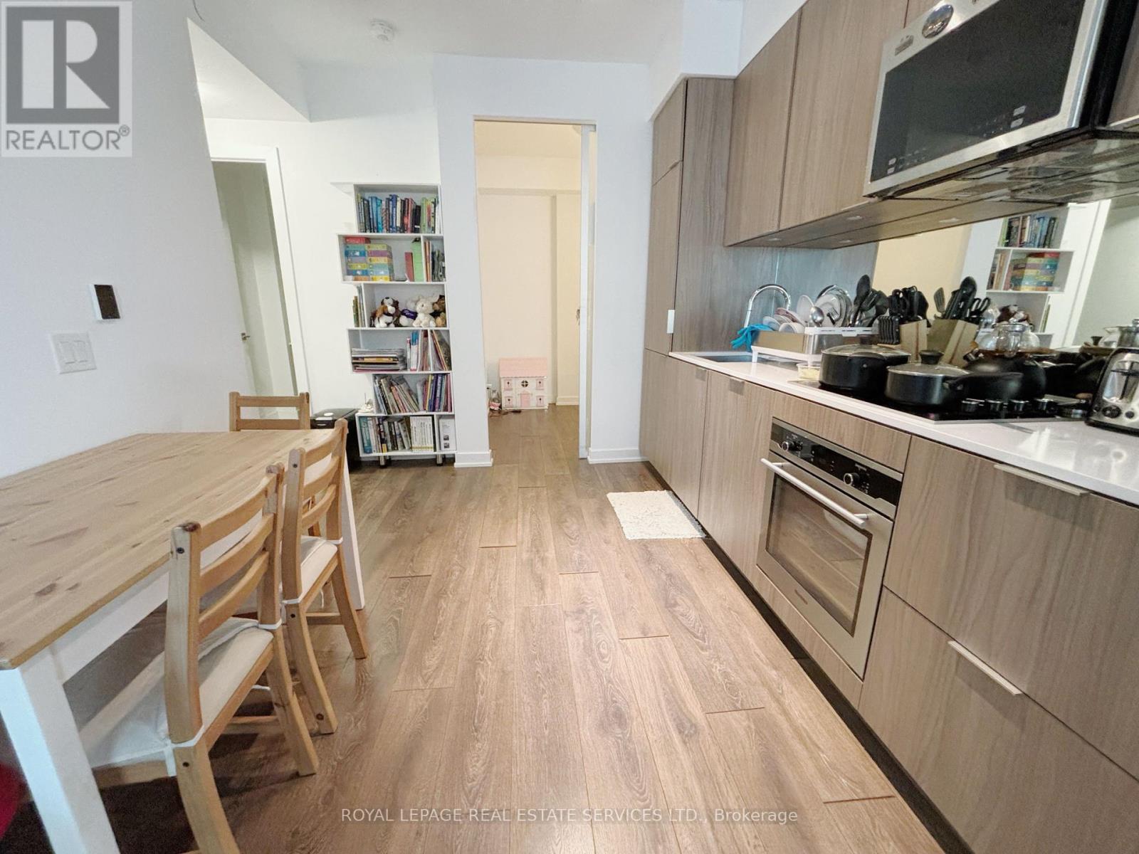 












1401 - 609 AVENUE ROAD

,
Toronto,




Ontario
M4V2K3

