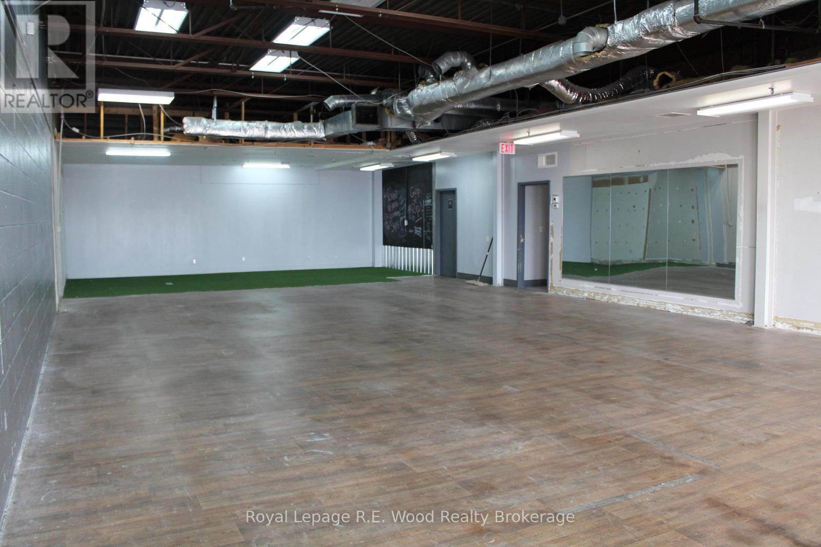 












102 TILLSON AVENUE E

,
Tillsonburg,




Ontario
N4G3A4

