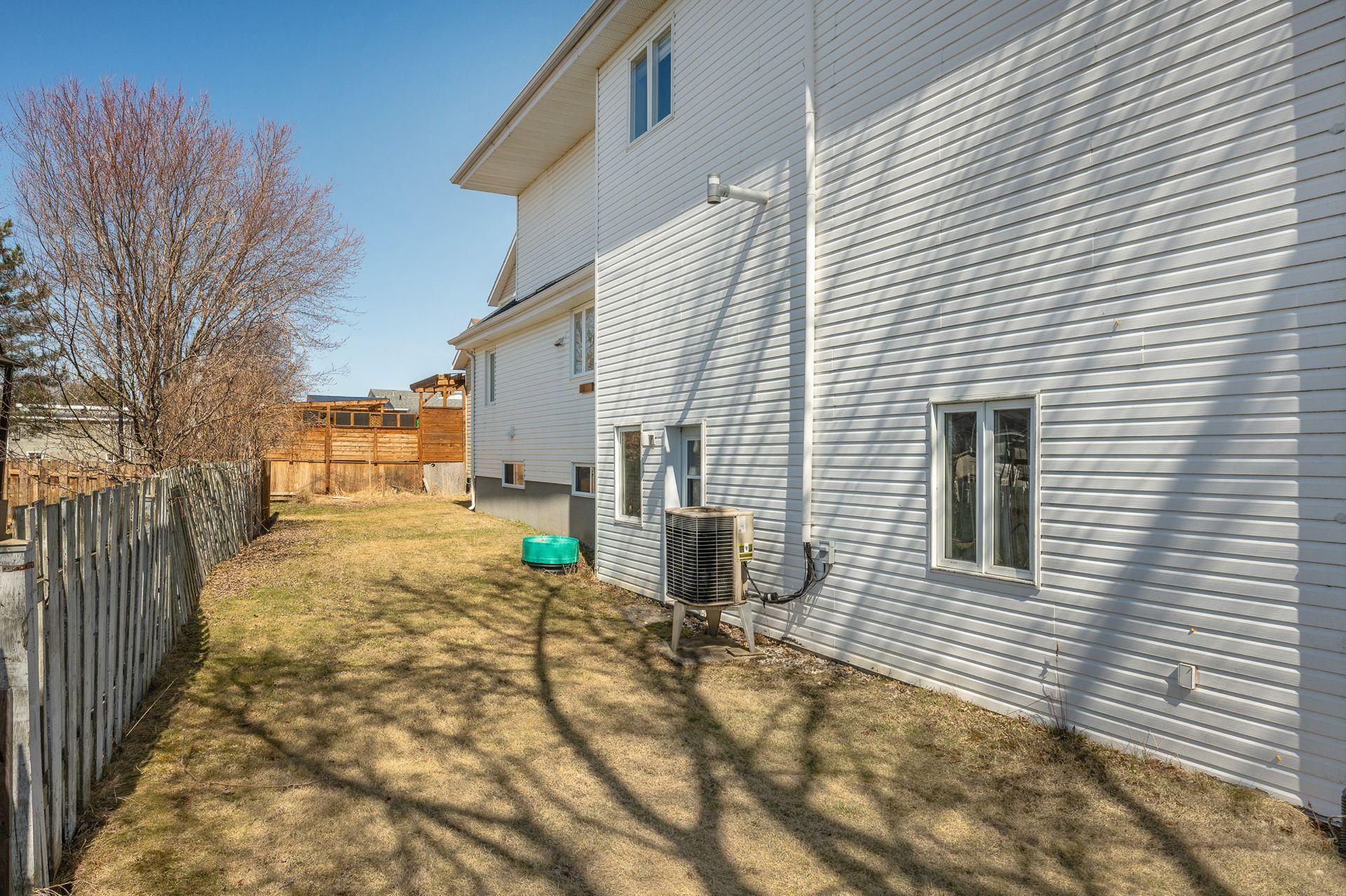 









1457


1re Rue

,
Saint-Paul-de-l'Île-aux-Noix,




QC
J0J1G0

