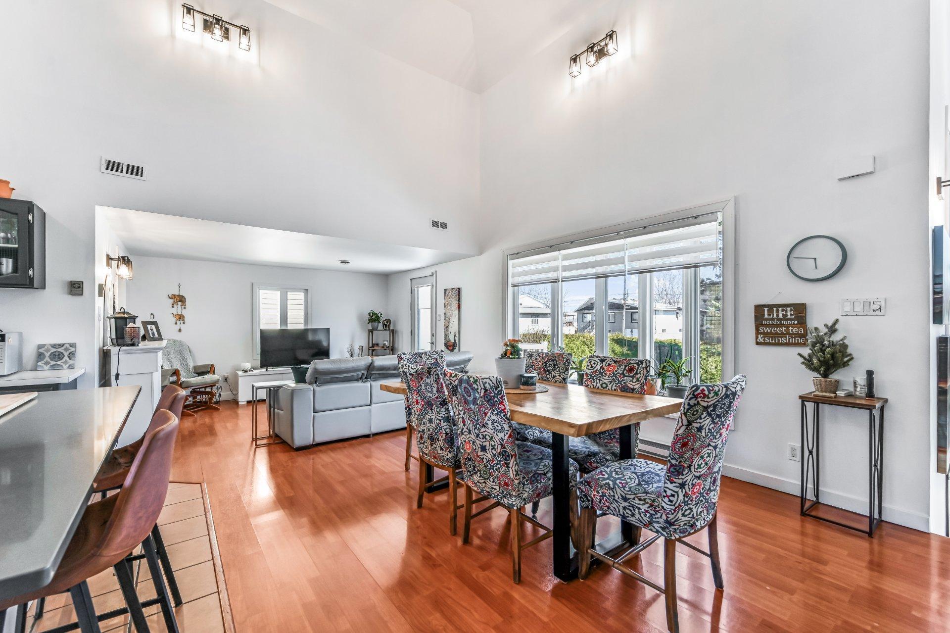 









1457


1re Rue

,
Saint-Paul-de-l'Île-aux-Noix,




QC
J0J1G0

