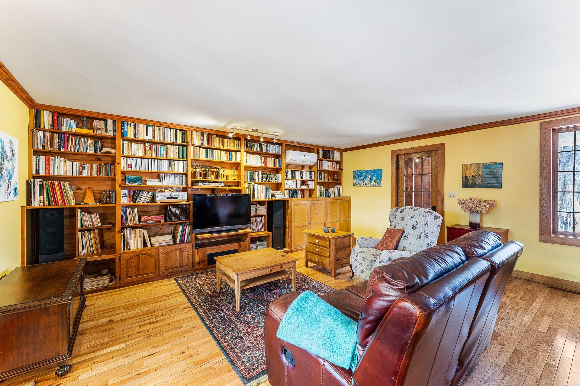 









120

 - 123


Ch. Lawrence

,
Brigham,




QC
J2K4Z8

