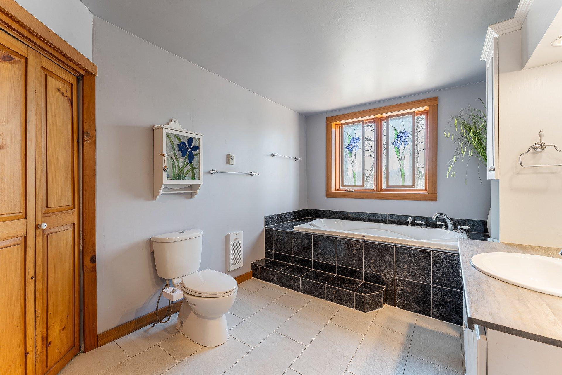 









120

 - 123


Ch. Lawrence

,
Brigham,




QC
J2K4Z8

